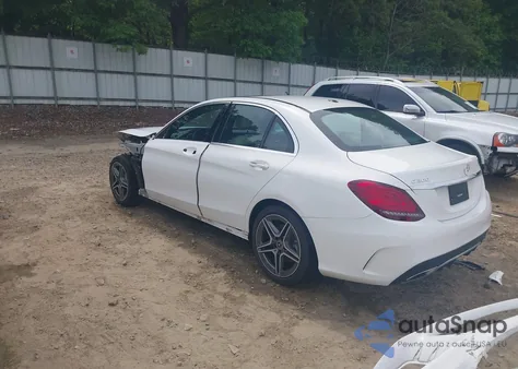 2019 Mercedes-Benz C 300 z USA, uszkodzony, nr VIN 55SWF8DB4KU282844